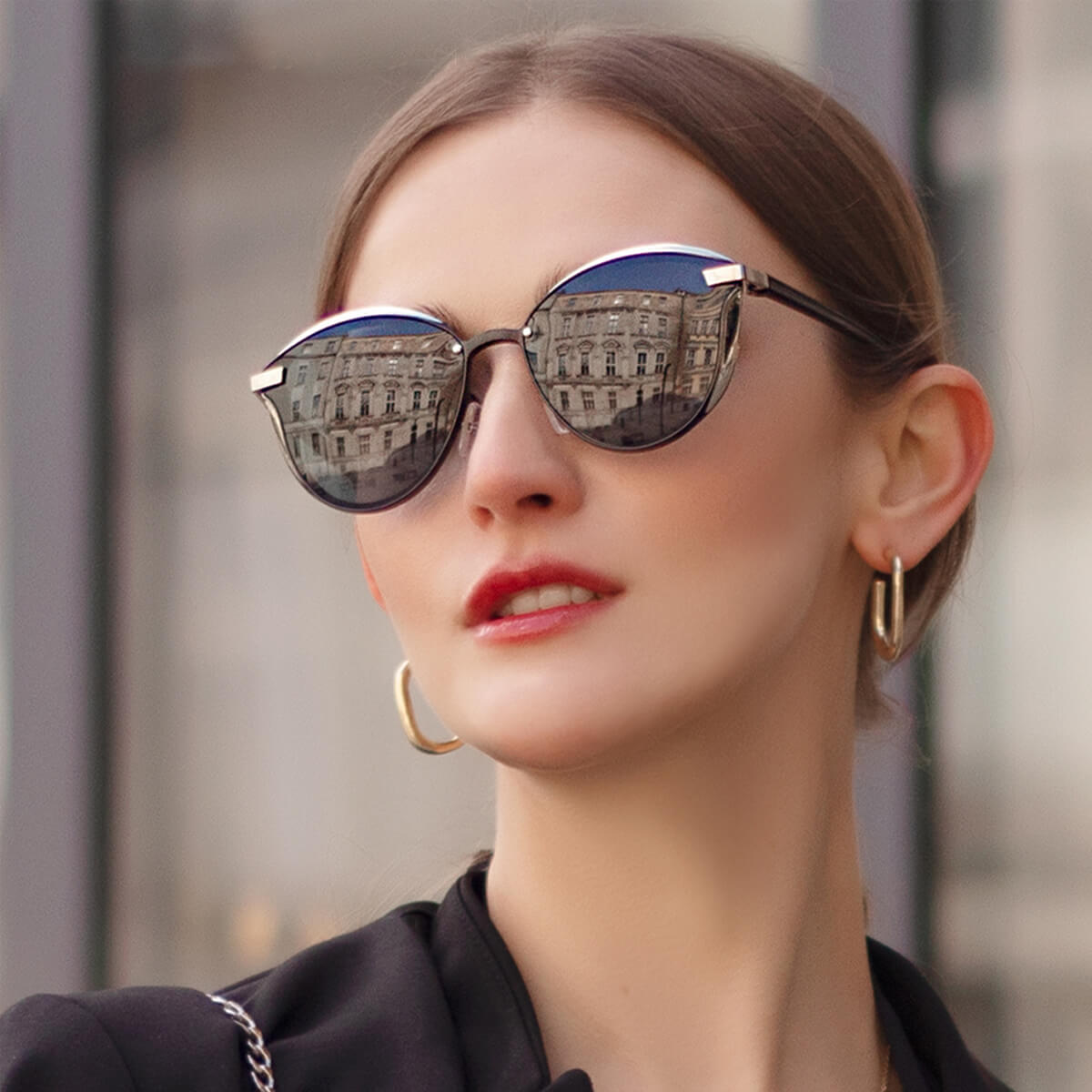 Óculos de Sol Feminino com armação em liga metálica e polímeros plásticos de alta densidade, com lentes polarizadas com proteção UV400.